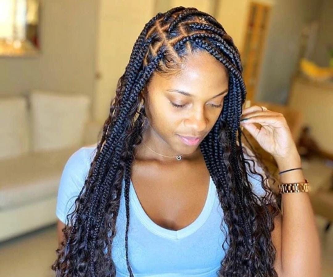 Long boho knotless braids with curly ends